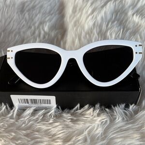 Chic White Cat-Eye Sunglasses